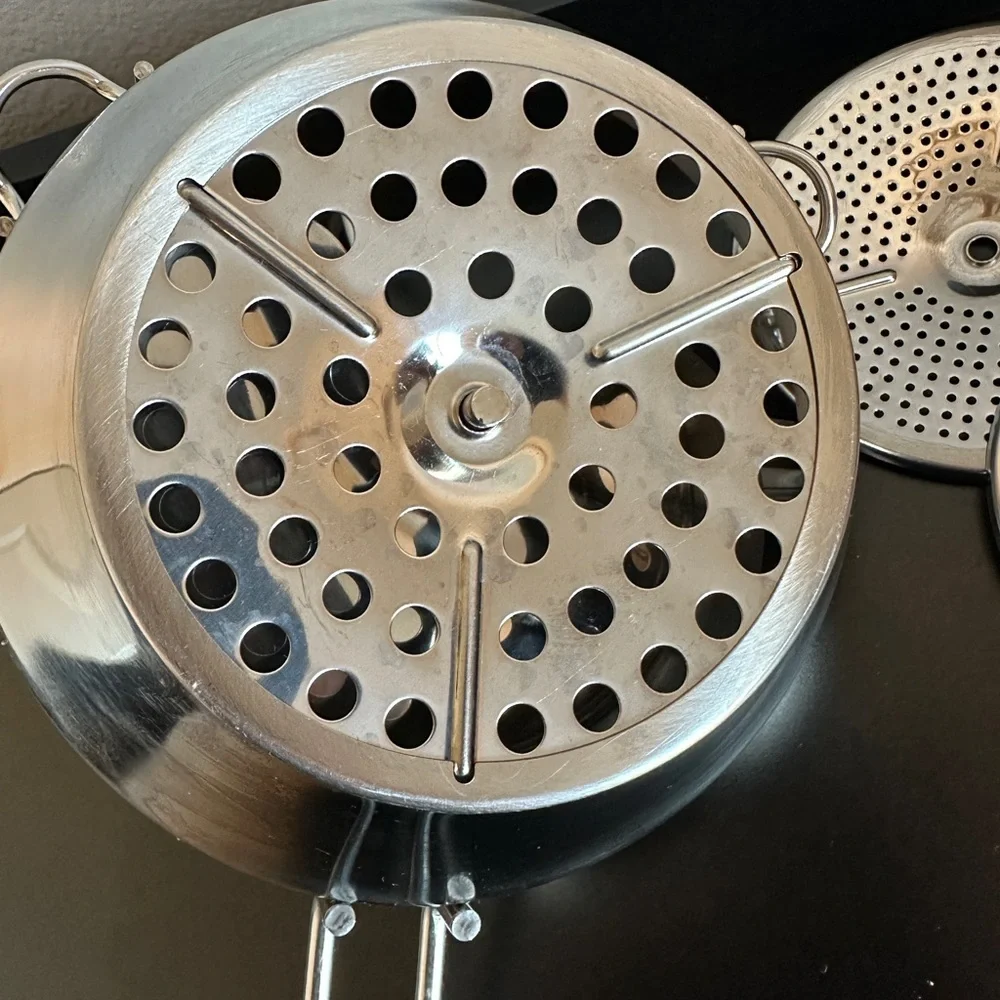 Stainless Steel Food Mill with Three Alternate Sized Discs - Picture 4 of 5